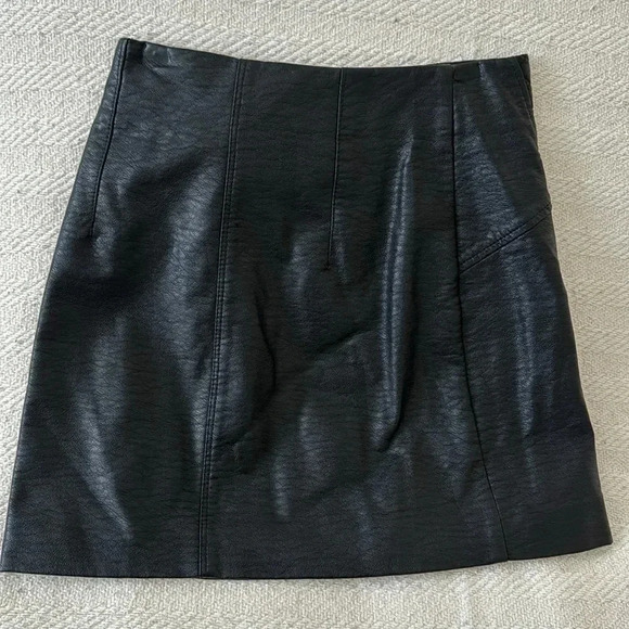H&M Divided Faux Leather Mini Skirt Black Quilted Metal Zipper - Picture 4 of 4